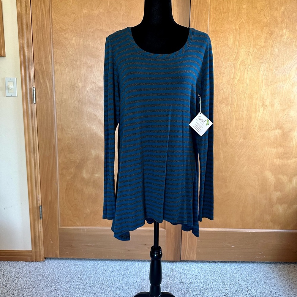Goddess gear top in teal and gray. Sz XL NWT